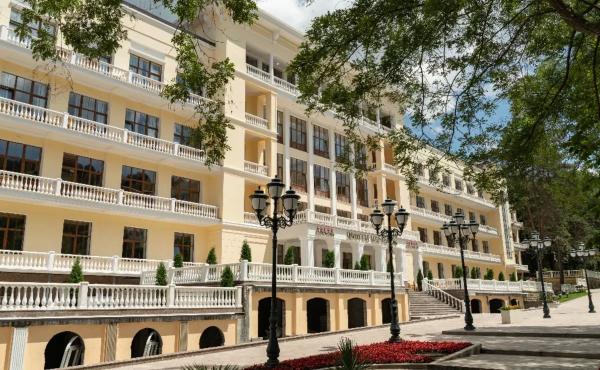 В какие санатории Кавминвод еще можно купить путевку на лето