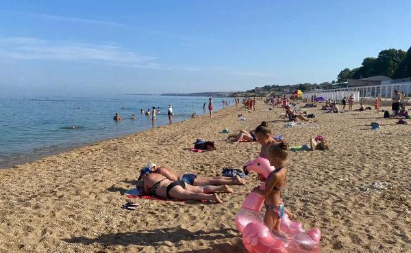 Где искать песчаные пляжи в Крыму и какие там отели
