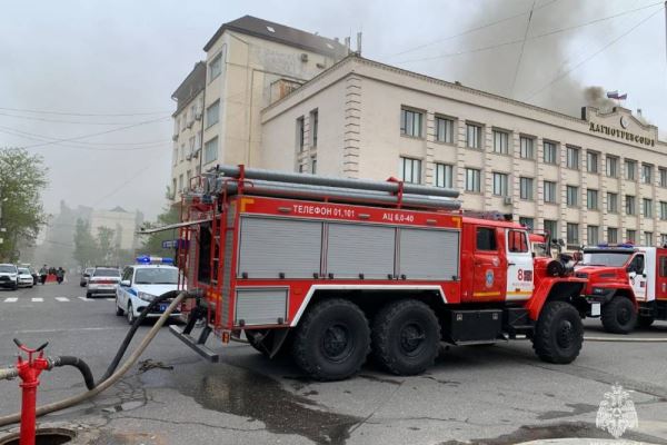 В Махачкале локализовали пожар в здании "Дагпотребсоюза"