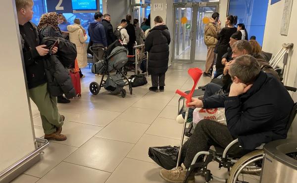 Почти треть рейсов из Москвы задерживаются или отменены. Минтранс советует «принять меры»