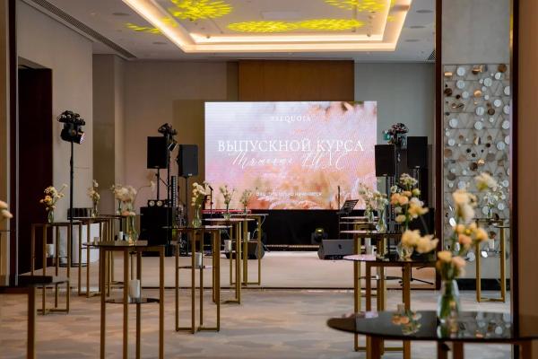 «Тяжелый LUXE 2.0»: как прошел выпускной тревел-школы «Секвойя» в стиле премиум
